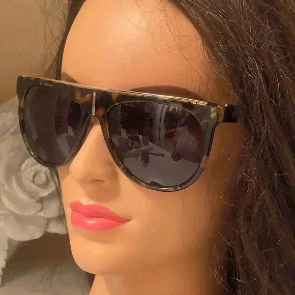 Balmain BL2105 05 Tortoise Brown Gold Sunglasses Brown Lens
57-17 145 France main image 16